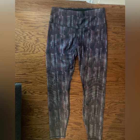 Fabletics Multi-Color Patterned Leggings - Picture 1 of 5